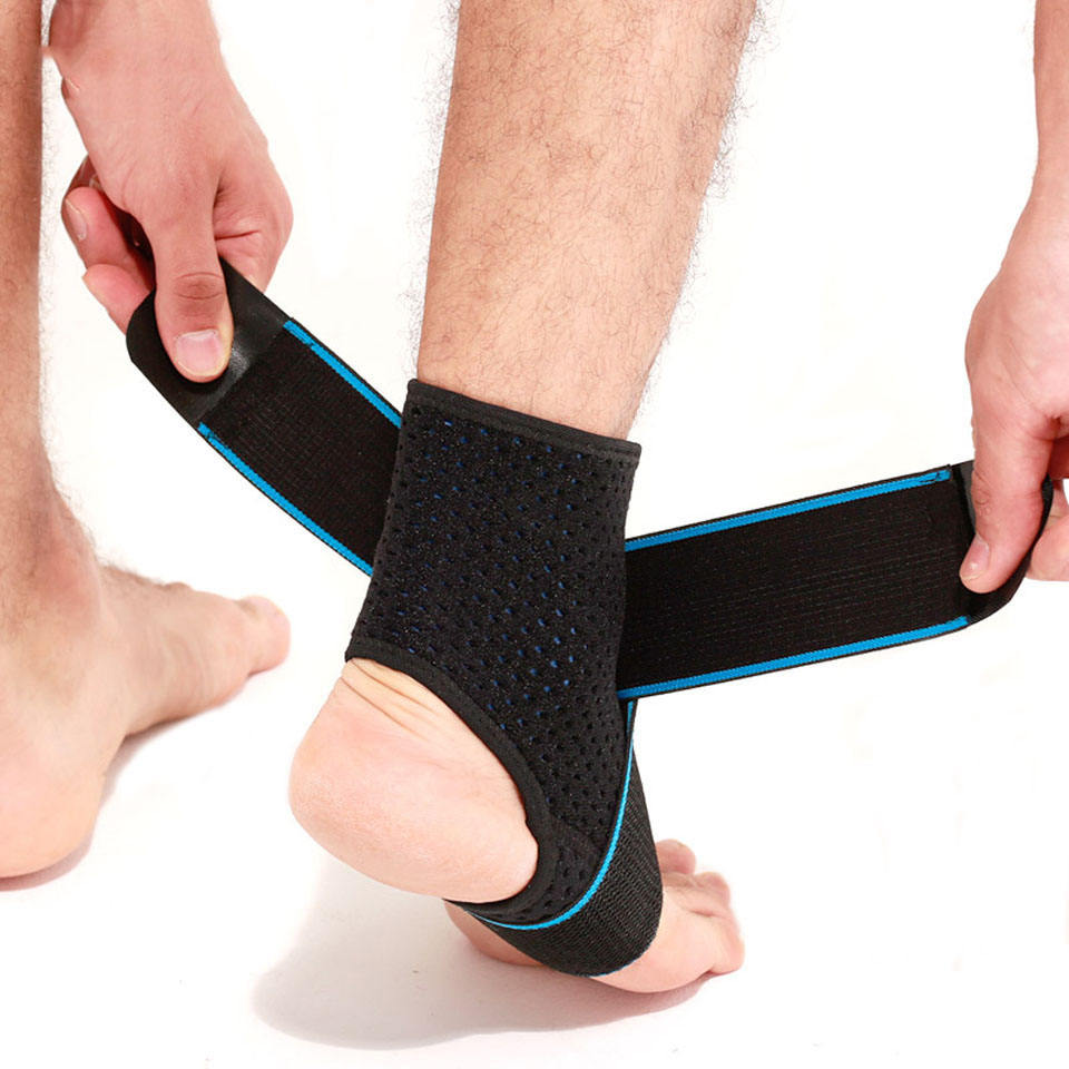 Support de la cheville sportive de la sangle de compression